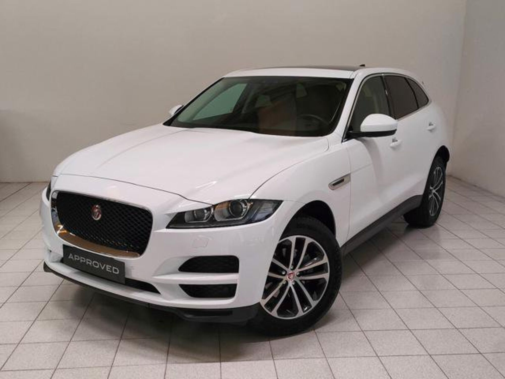 Jaguar F-Pace 2.0 D 180 CV AWD aut. Prestige  del 2020 usata a Novara