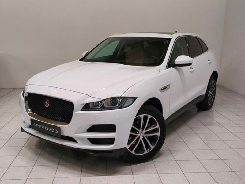 Jaguar F-Pace 2.0 D 180 CV AWD Prestige  del 2020 usata a Novara