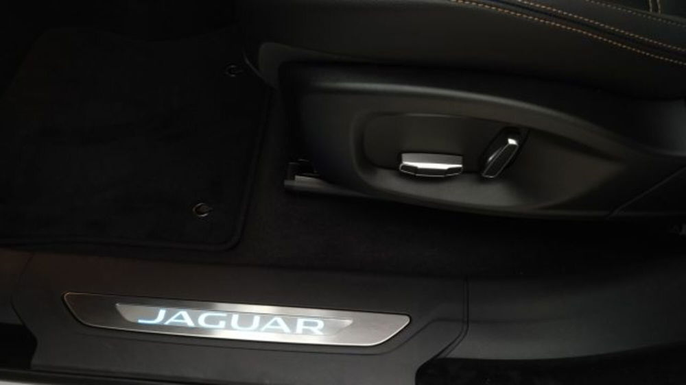 Jaguar F-Pace usata a Novara (15)