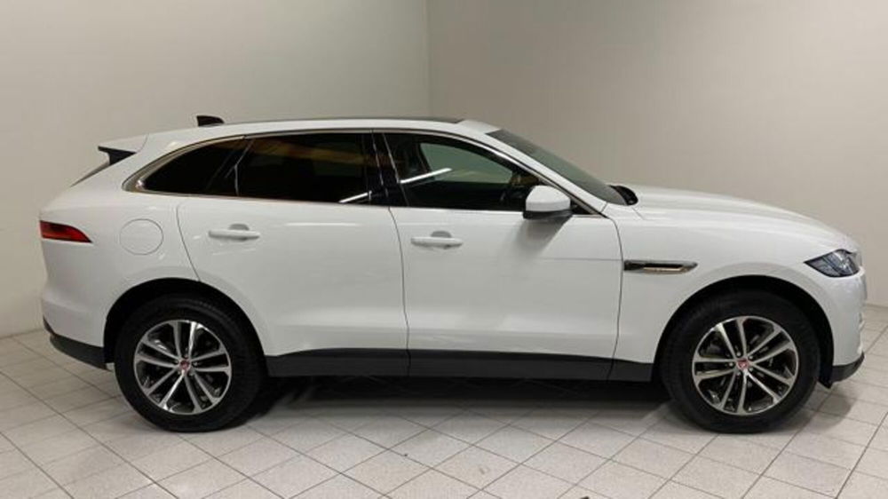 Jaguar F-Pace usata a Novara (6)