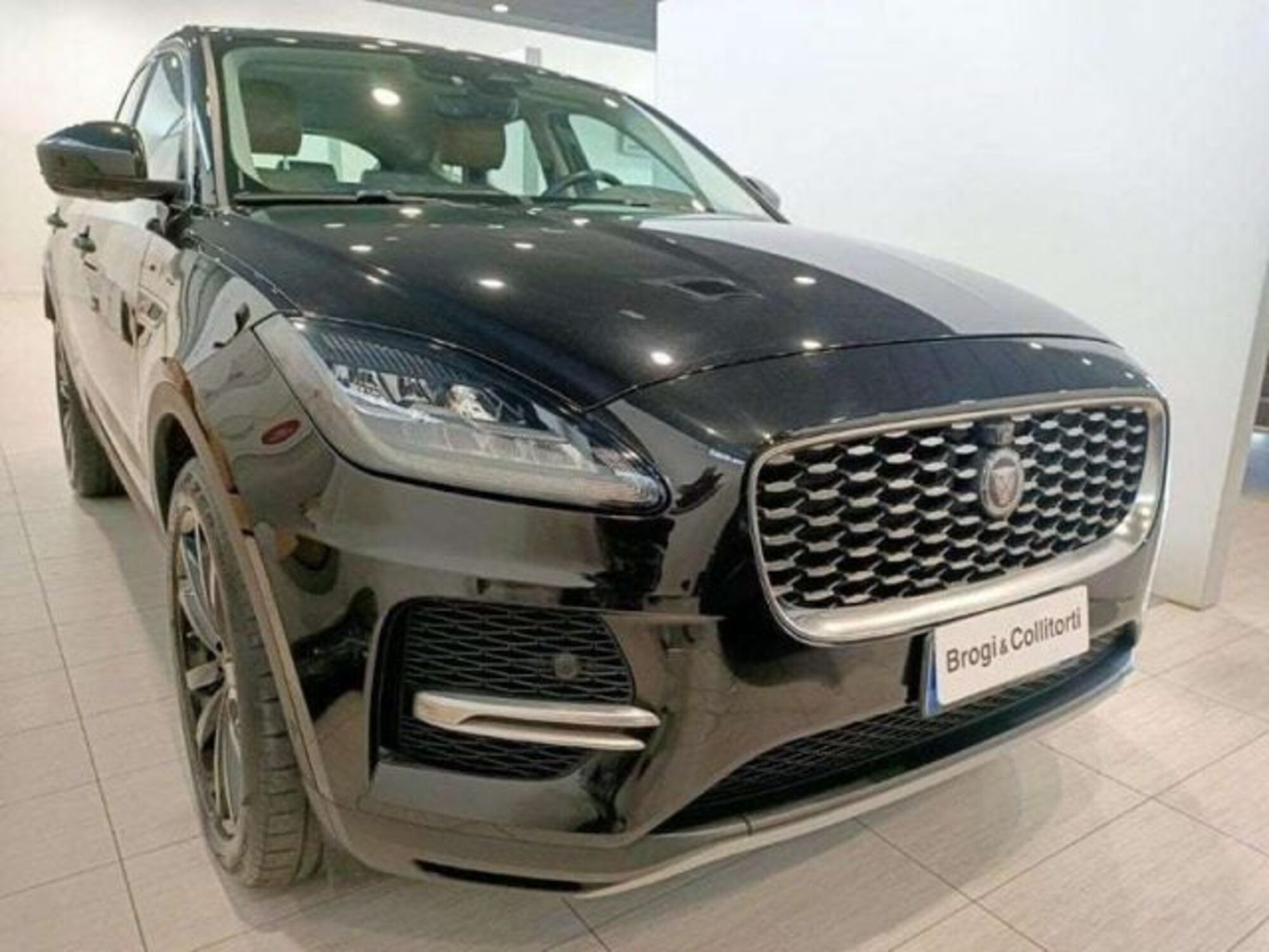 Jaguar E-Pace 2.0d i4 mhev R-Dynamic S awd 204cv auto del 2021 usata a Empoli