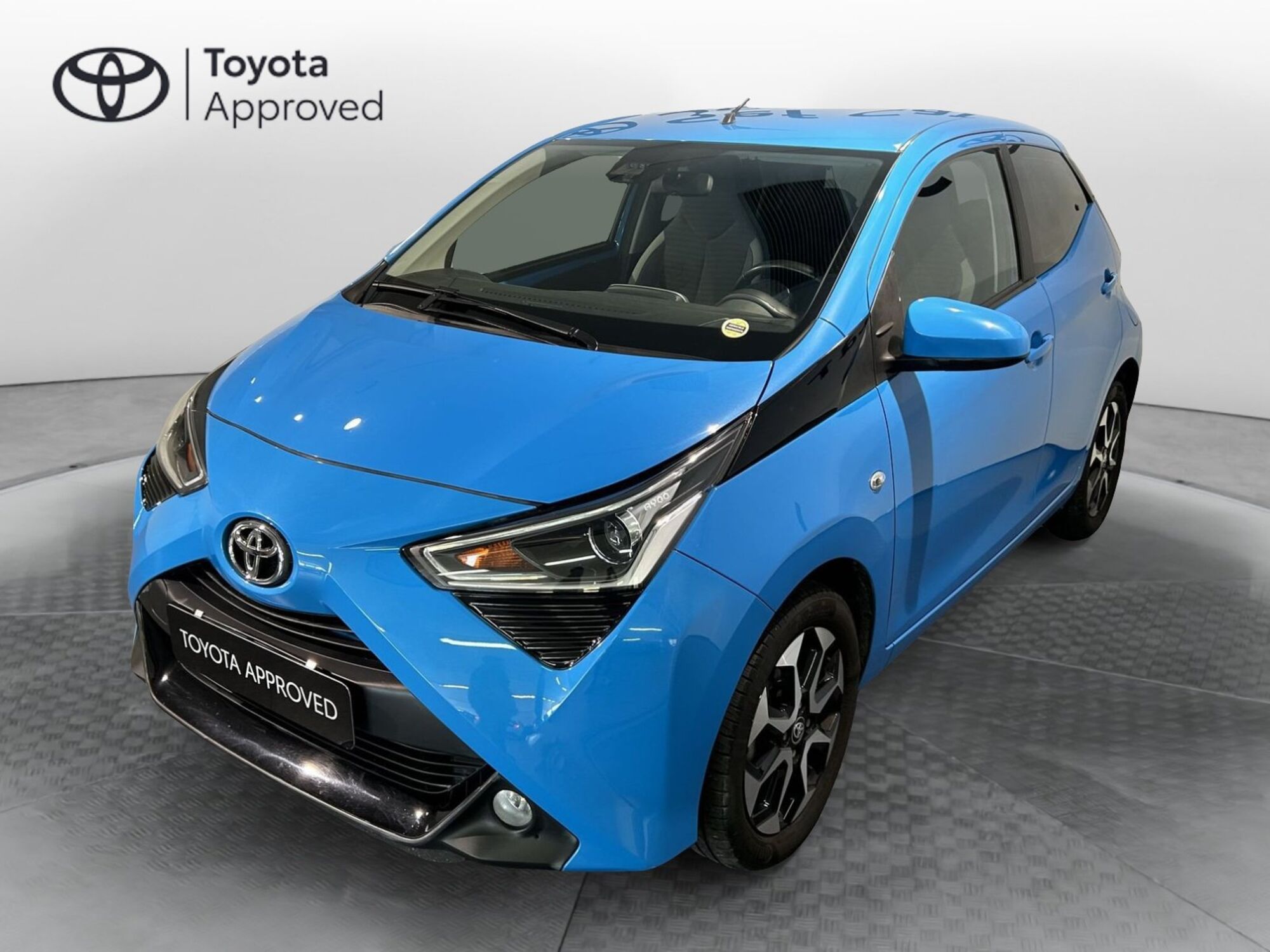 Toyota Aygo 1.0 VVT-i 72 CV 5 porte x-play MMT  del 2019 usata a Milano