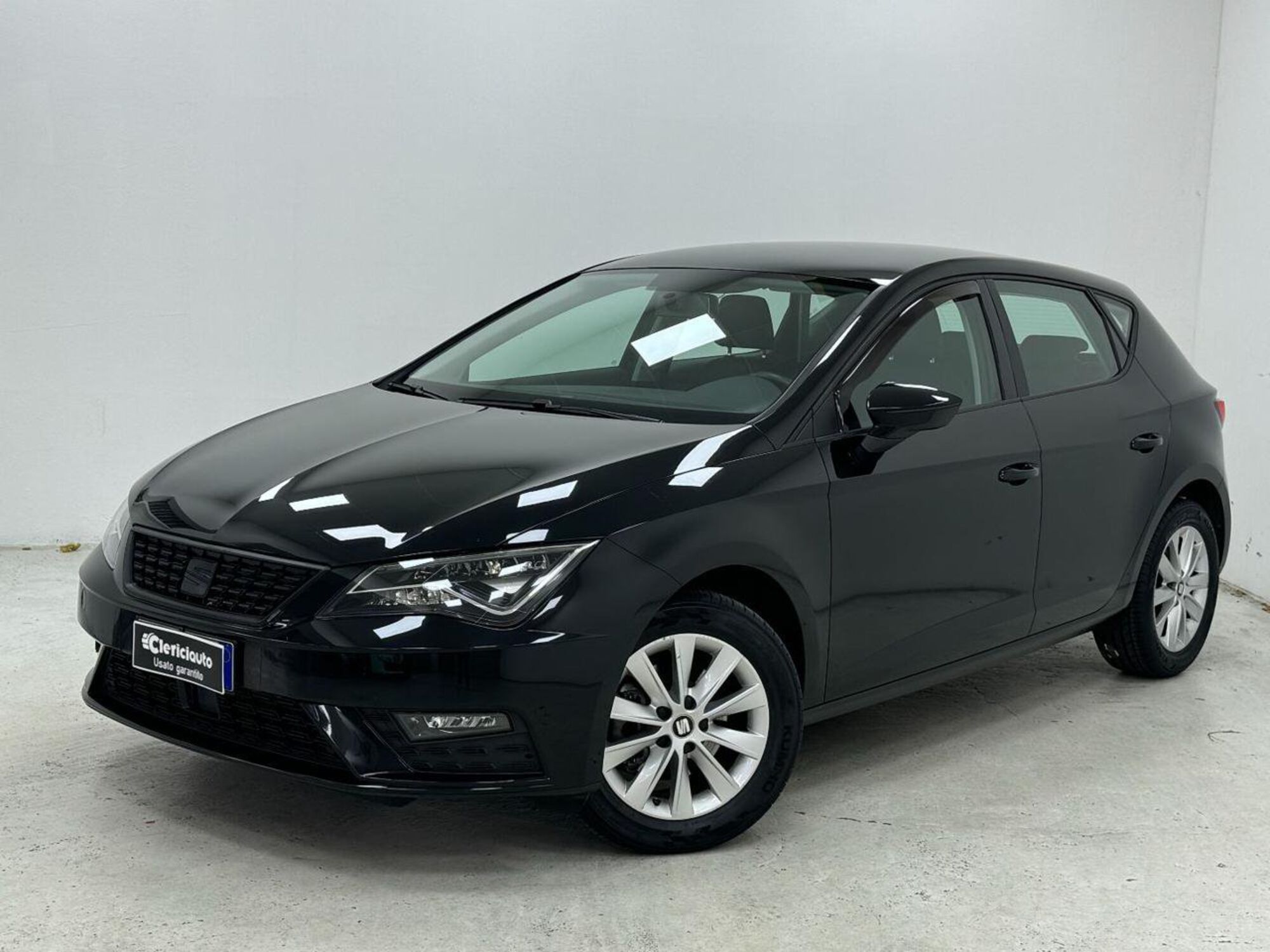 SEAT Leon 1.6 TDI 115 CV 5p. Black Edition del 2019 usata a Lurate Caccivio