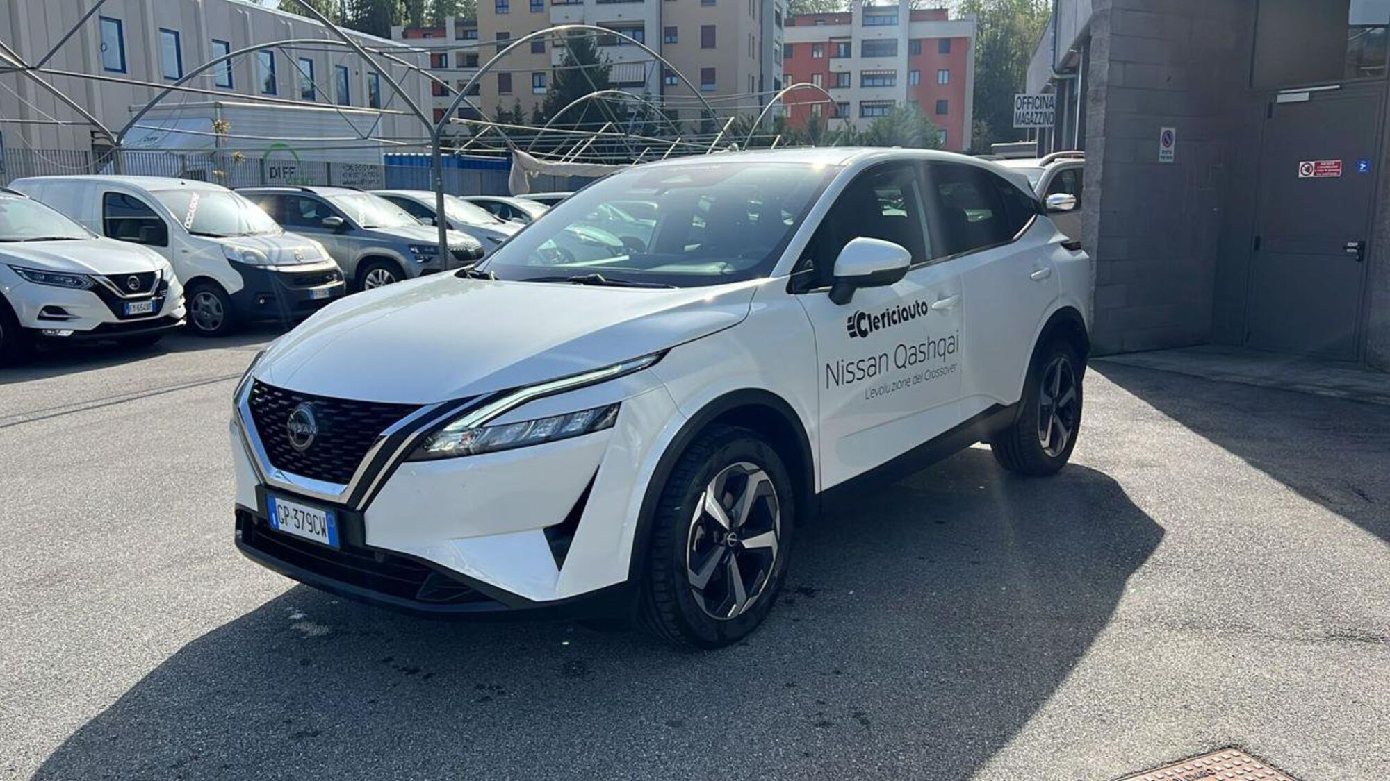 Nissan Qashqai 1.3 DIG-T 140 CV N-Connecta  del 2023 usata a Lurate Caccivio