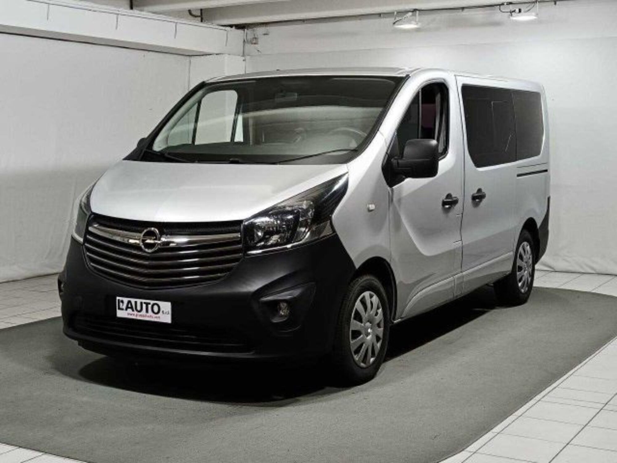 Opel Vivaro Furgone 29 1.6 BiTurbo S&amp;S EcoFLEPC-TN Combi  del 2015 usata a Caspoggio