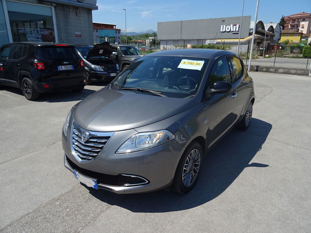 Lancia Ypsilon usata a Lucca