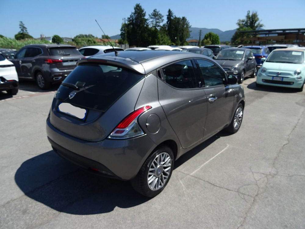 Lancia Ypsilon usata a Lucca (5)