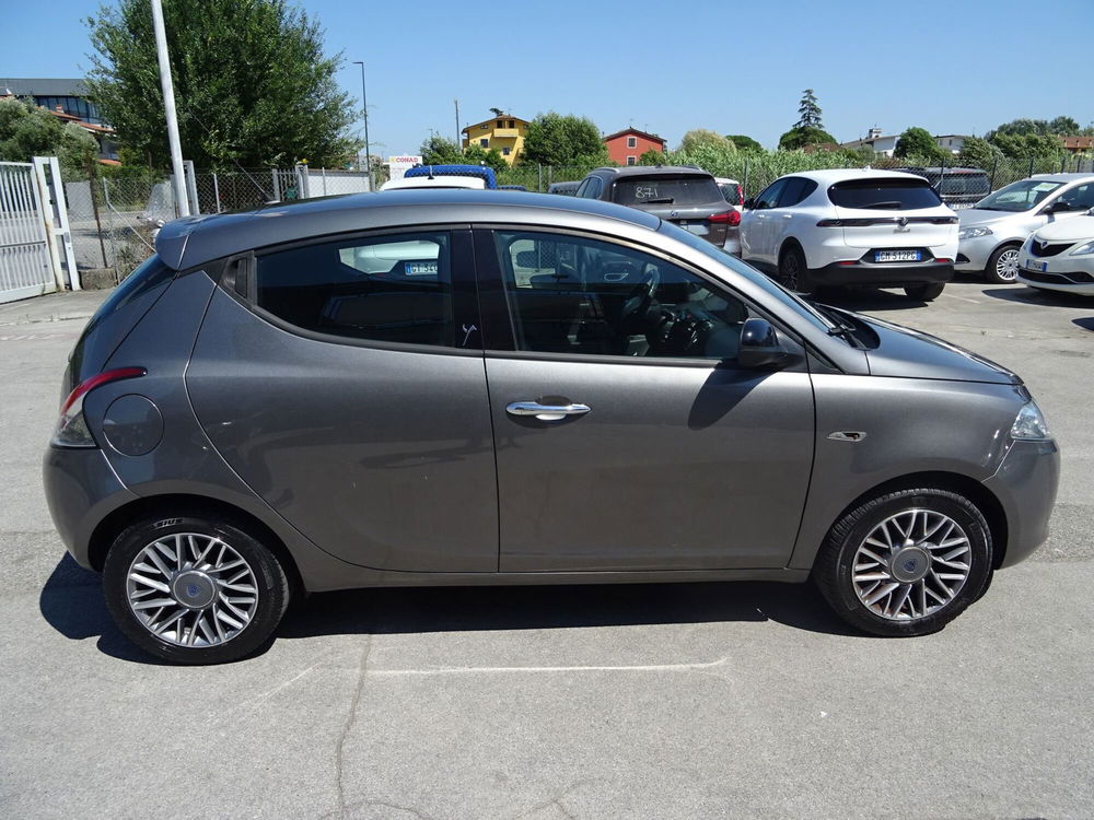 Lancia Ypsilon usata a Lucca (6)