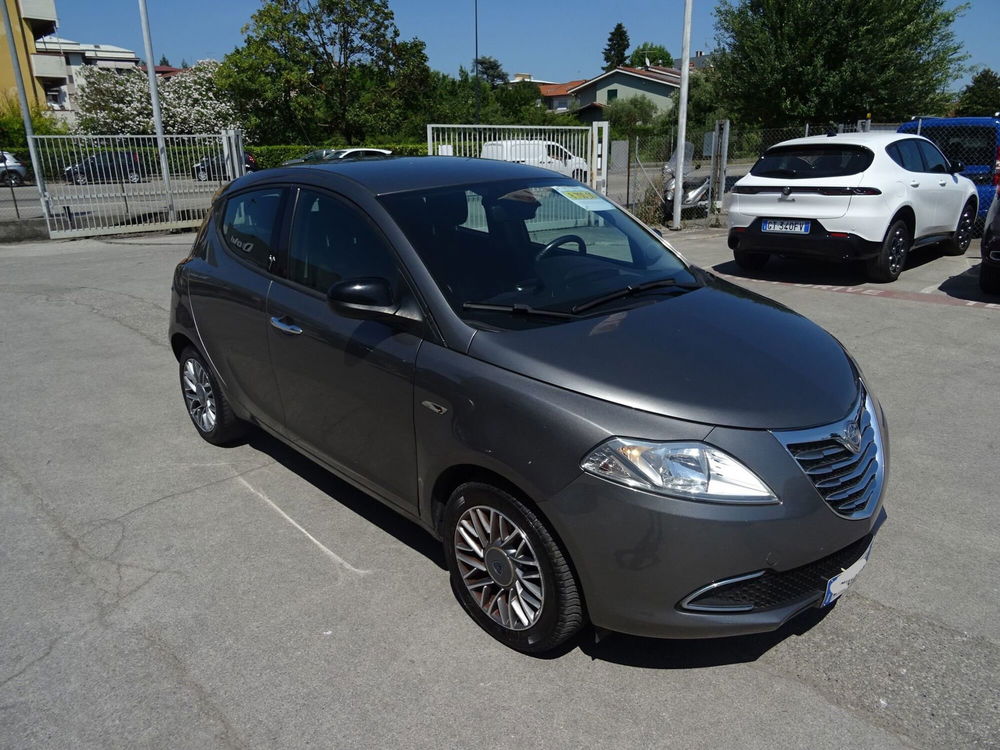 Lancia Ypsilon usata a Lucca (7)