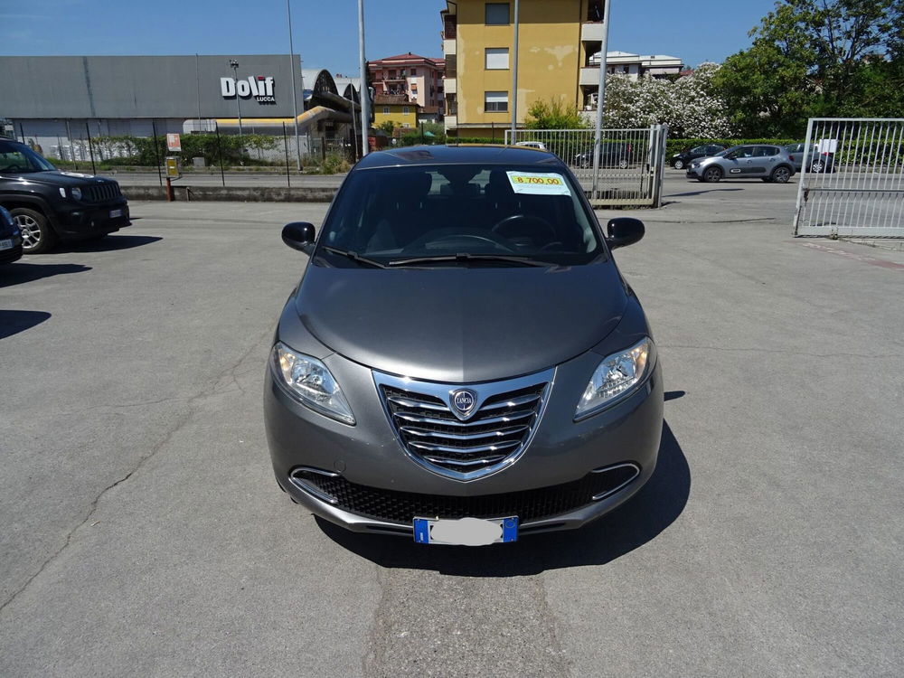 Lancia Ypsilon usata a Lucca (8)