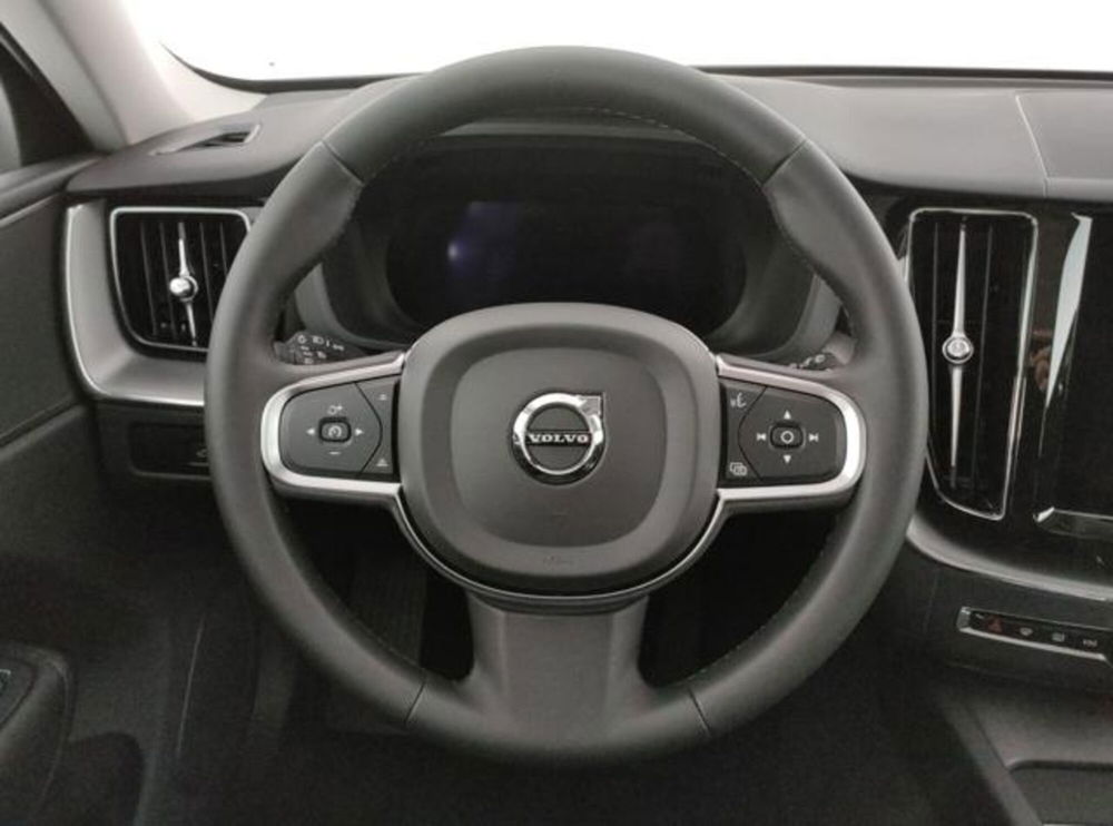 Volvo XC60 nuova a Modena (12)