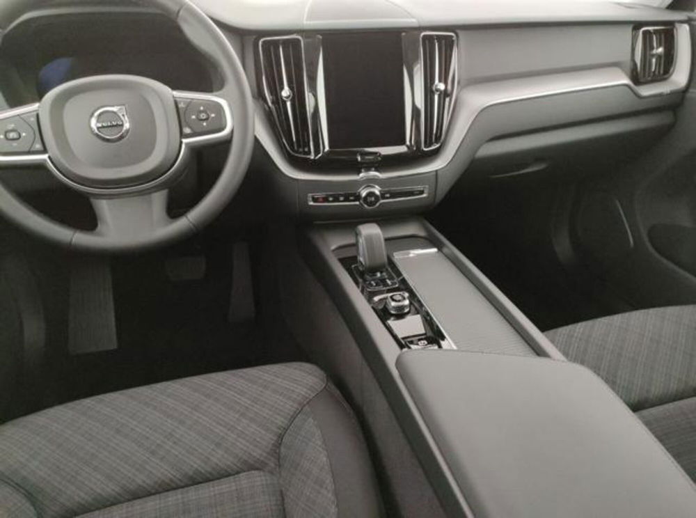 Volvo XC60 nuova a Modena (14)