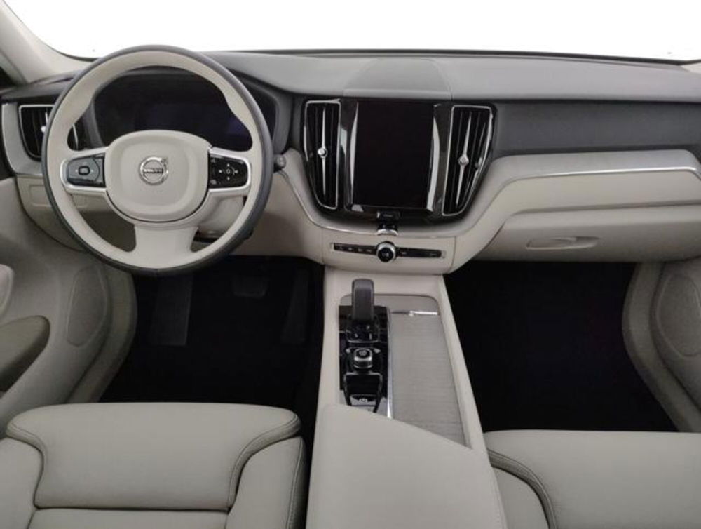 Volvo XC60 nuova a Modena (10)