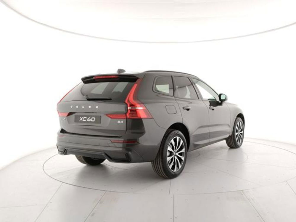 Volvo XC60 nuova a Modena (5)