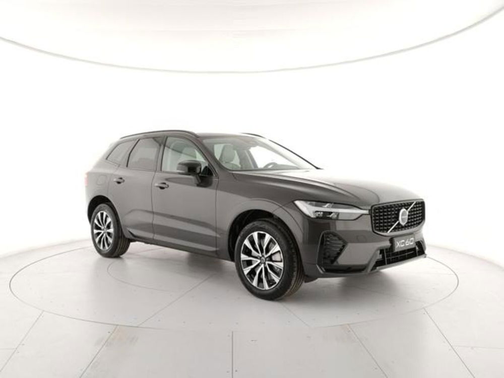 Volvo XC60 nuova a Modena (6)