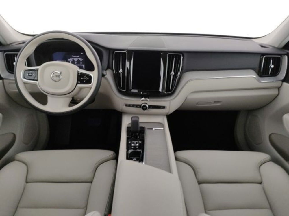 Volvo XC60 nuova a Modena (13)