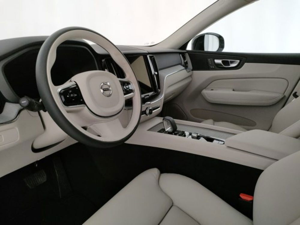 Volvo XC60 nuova a Modena (9)