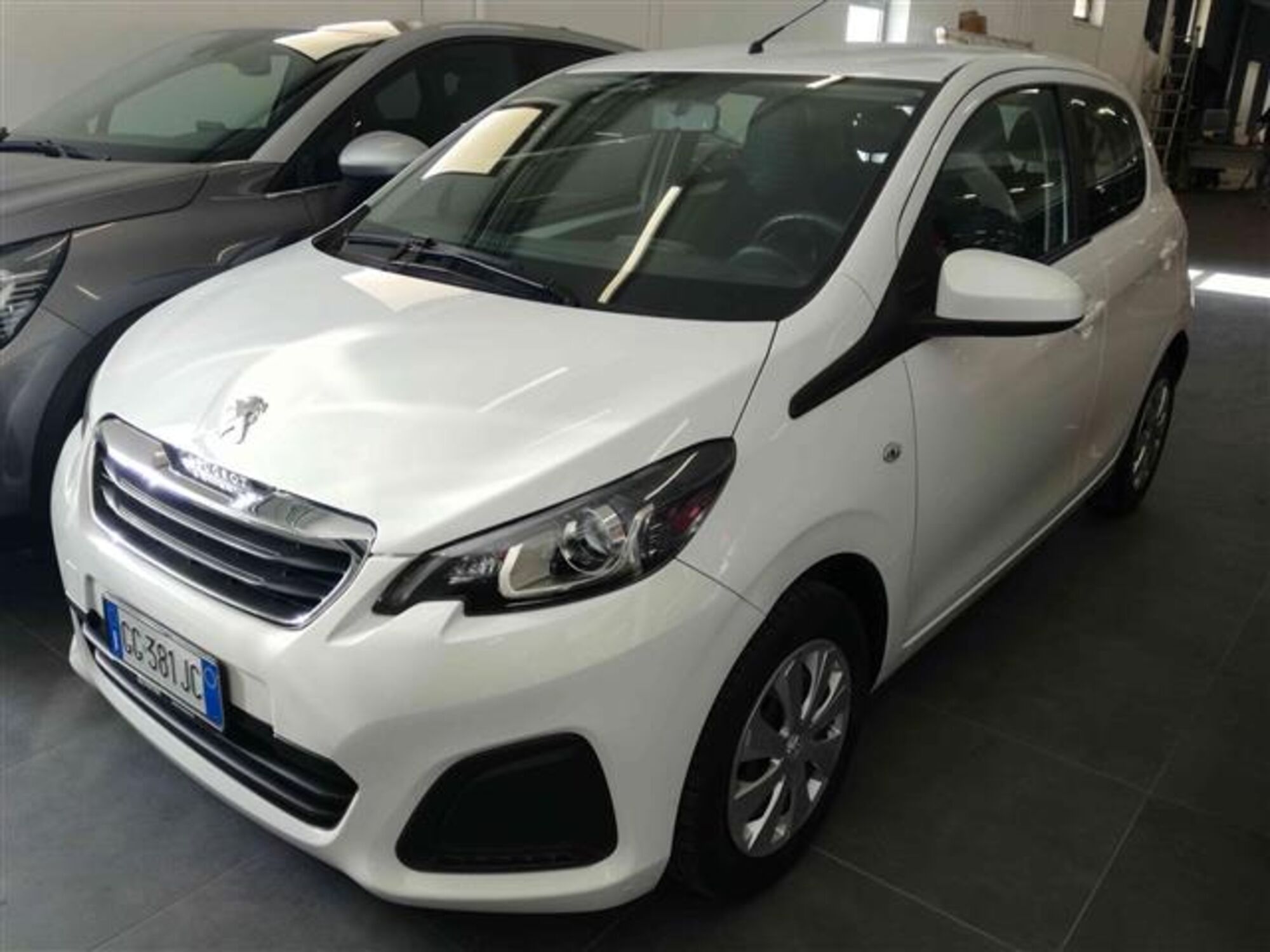 Peugeot 108 68 5 porte Active  del 2021 usata a Salerno