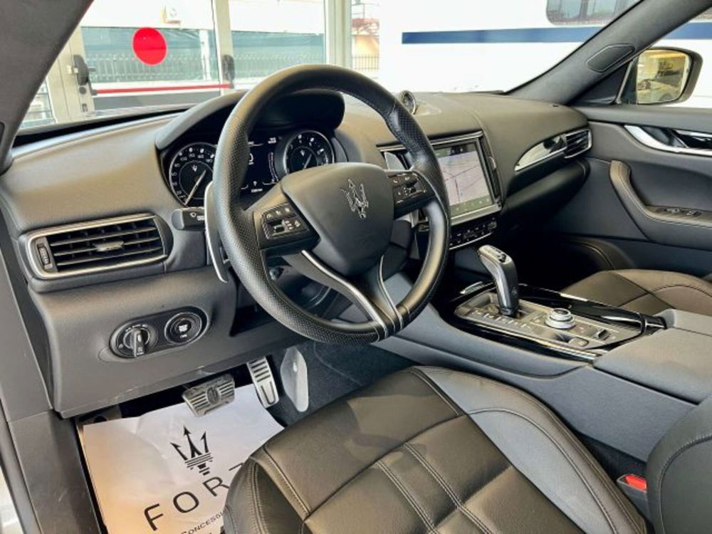 Maserati Levante usata a Torino (9)