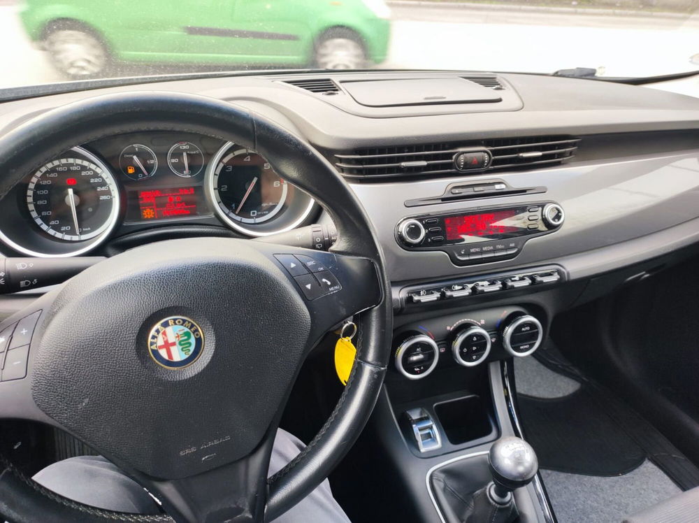 Alfa Romeo Giulietta usata a Foggia (8)