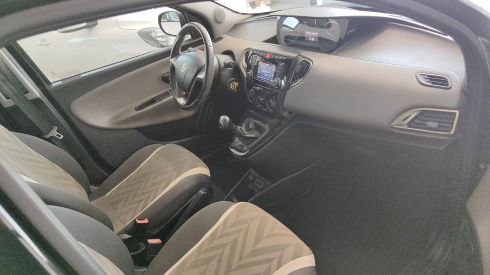 Lancia Ypsilon usata a Firenze (12)