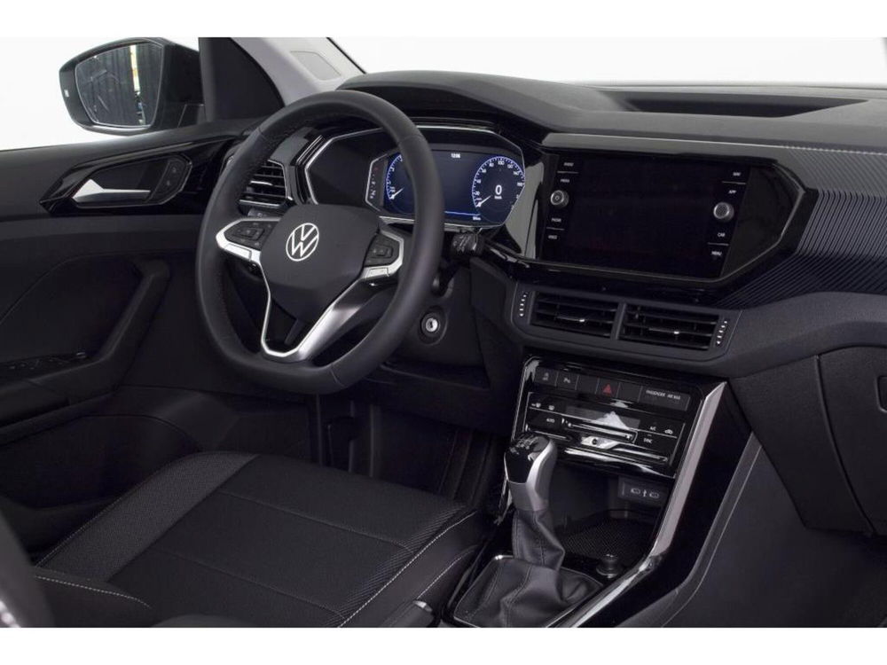 Volkswagen T-Cross nuova a Novara (6)