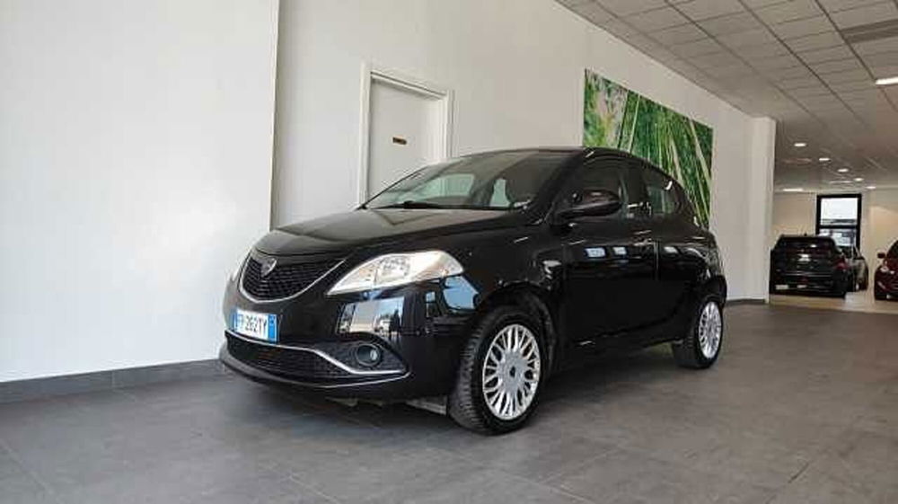 Lancia Ypsilon usata a Firenze