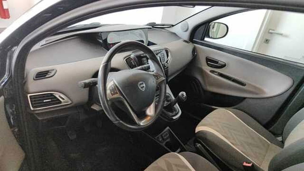 Lancia Ypsilon usata a Firenze (5)