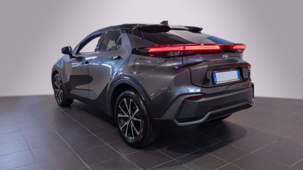 Toyota Toyota C-HR nuova a Padova (18)