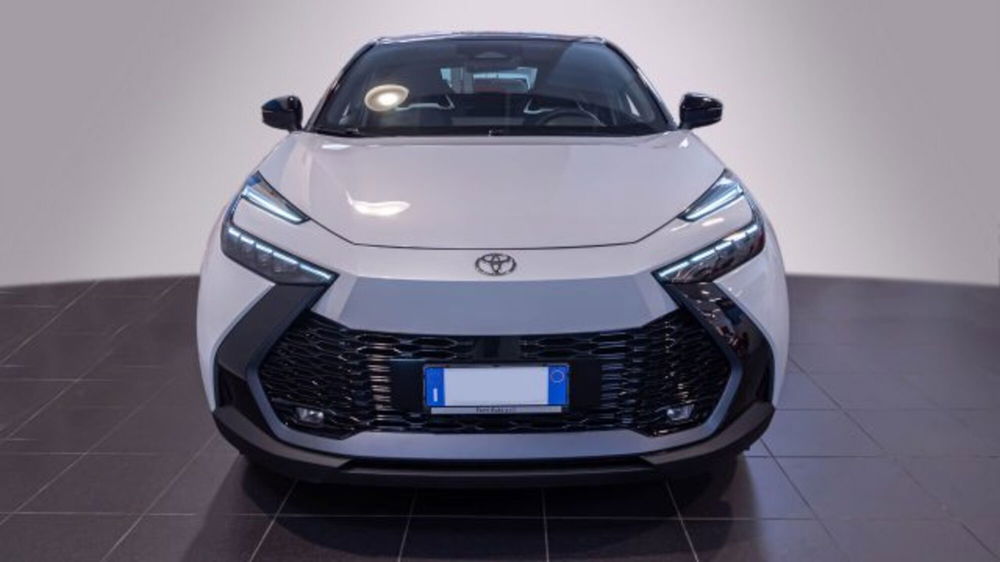 Toyota Toyota C-HR nuova a Padova (4)