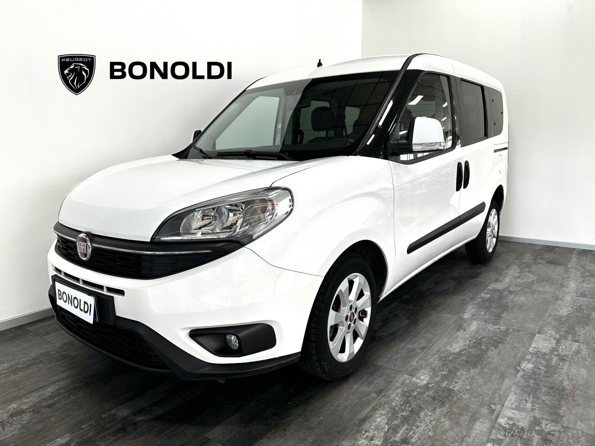 Fiat Dobl&ograve; 1.6 MJT 16V 95CV Lounge  del 2018 usata a Montichiari