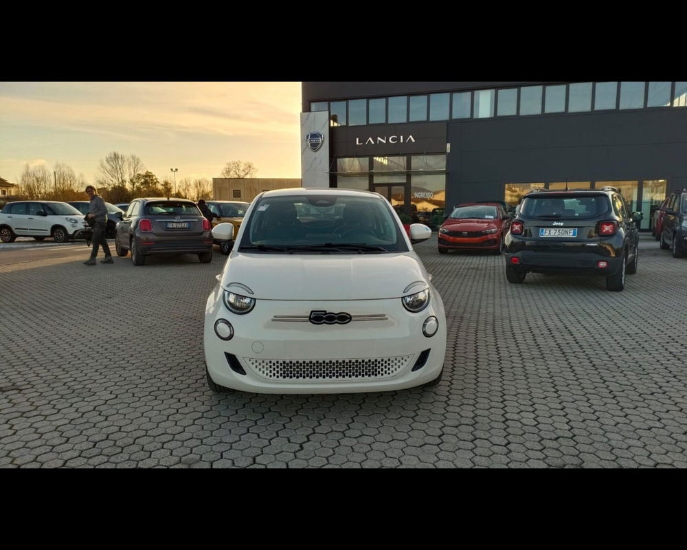 Fiat 500e nuova a Lucca (2)