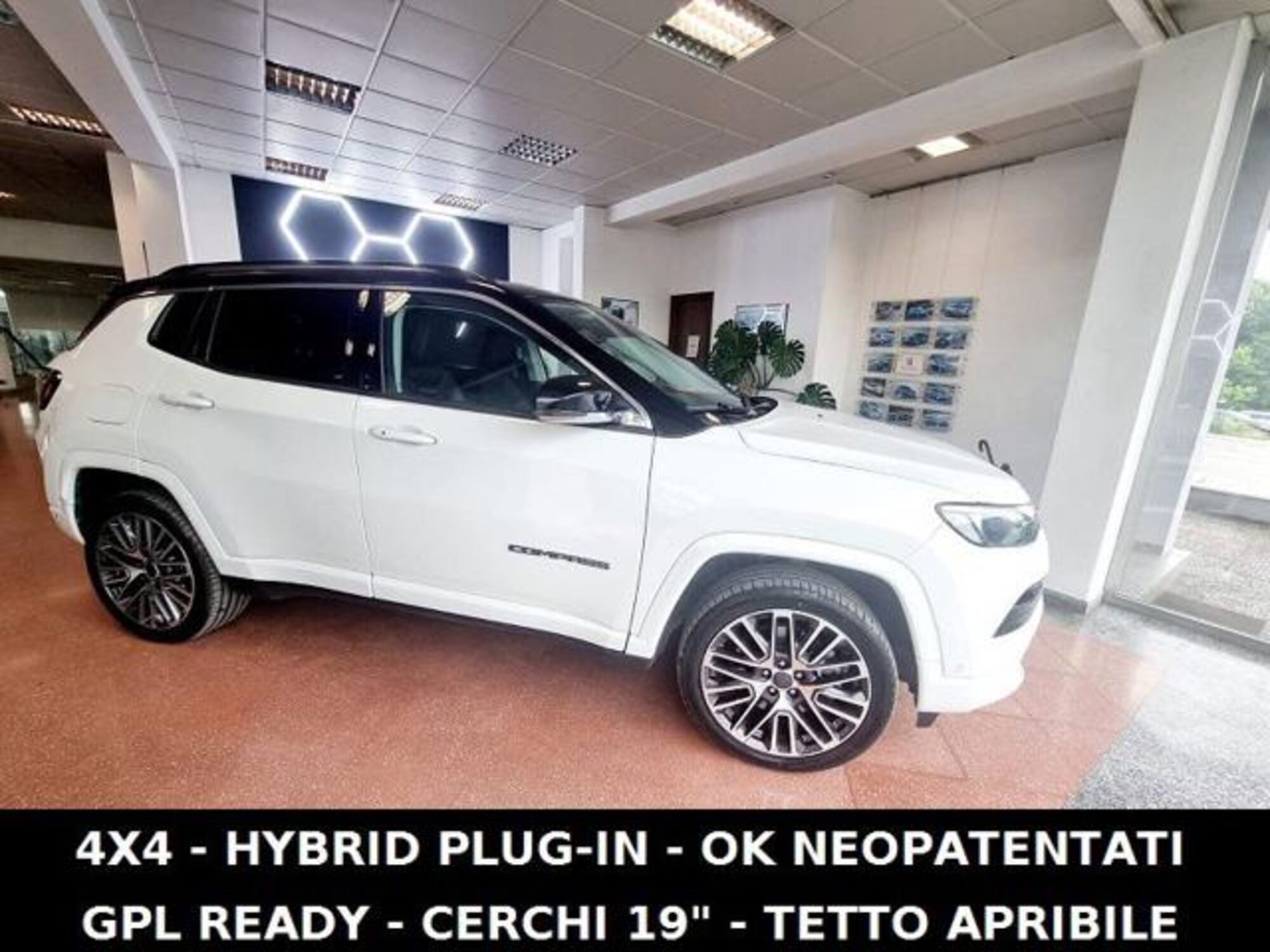 Jeep Compass 1.3 T4 190CV PHEV AT6 4xe Business  del 2021 usata a Limena