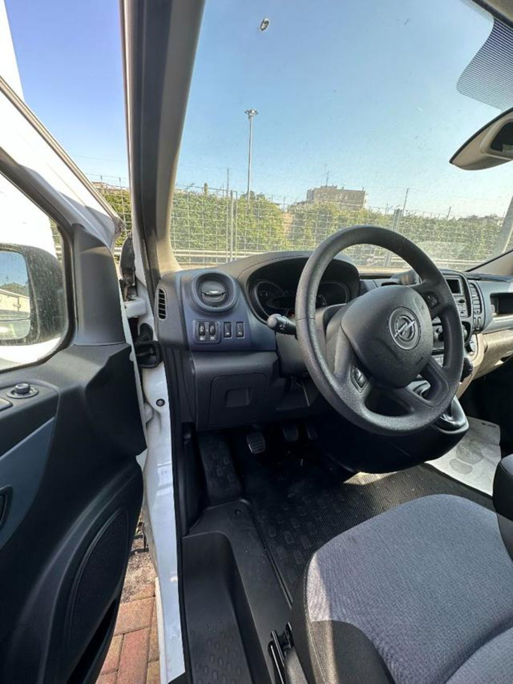 Opel Vivaro nuova a Savona (4)