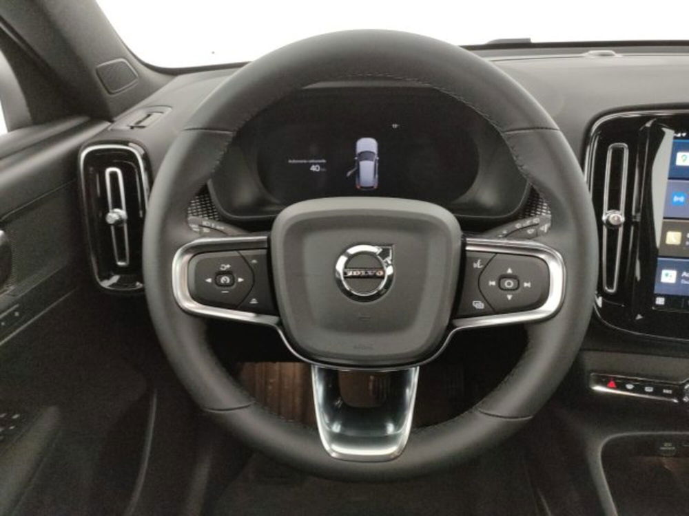 Volvo XC40 nuova a Modena (14)