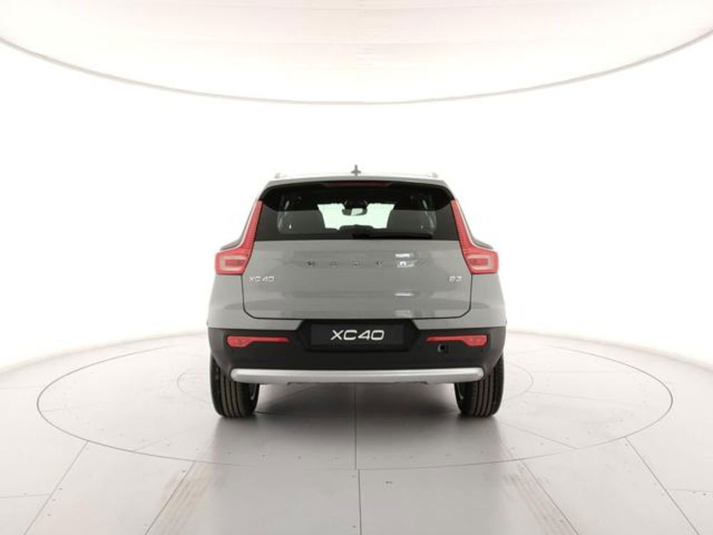 Volvo XC40 nuova a Modena (4)