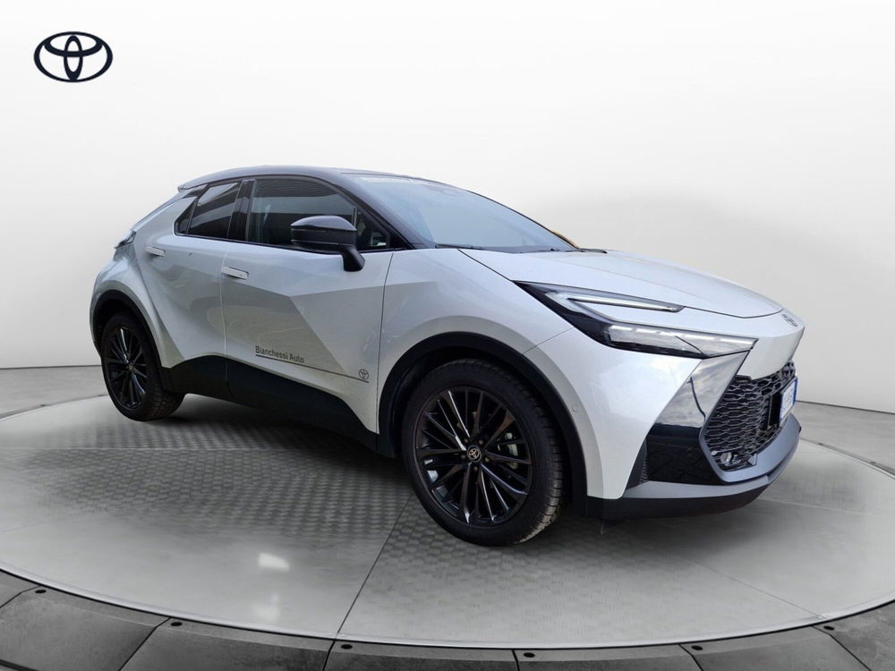 Toyota Toyota C-HR nuova a Cremona (3)