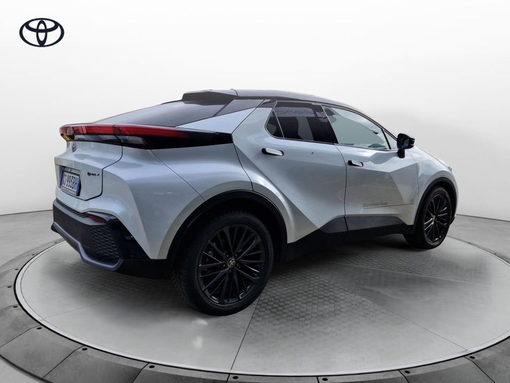 Toyota Toyota C-HR nuova a Cremona (4)