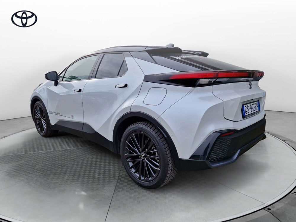 Toyota Toyota C-HR nuova a Cremona (6)