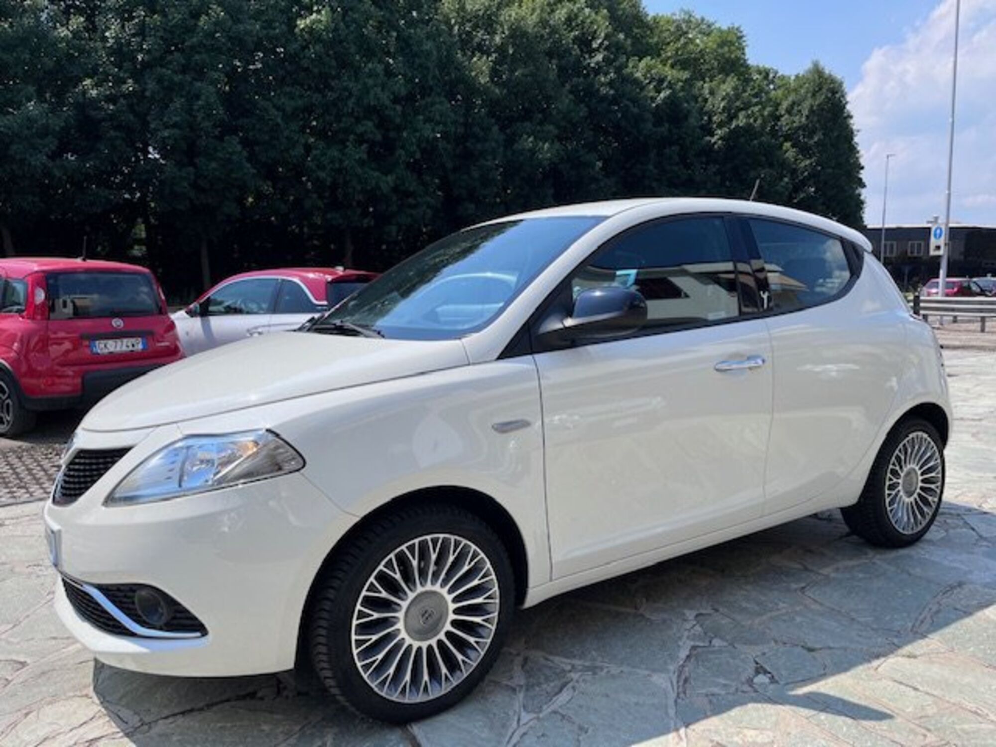 Lancia Ypsilon 1.2 69 CV 5 porte Platinum  del 2017 usata a Inveruno