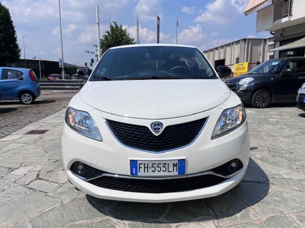 Lancia Ypsilon usata a Milano (2)