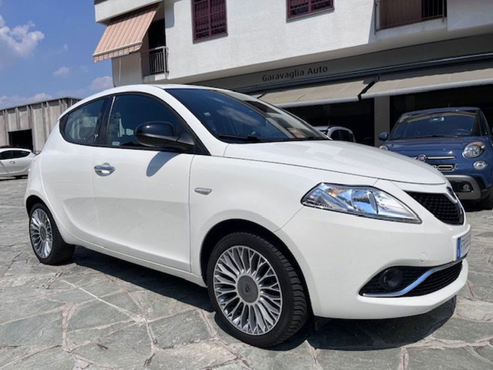 Lancia Ypsilon usata a Milano (3)