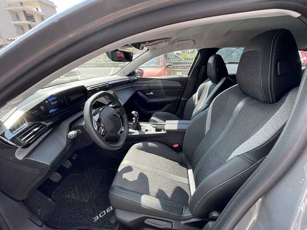 Peugeot 308 SW nuova a Vibo Valentia (9)