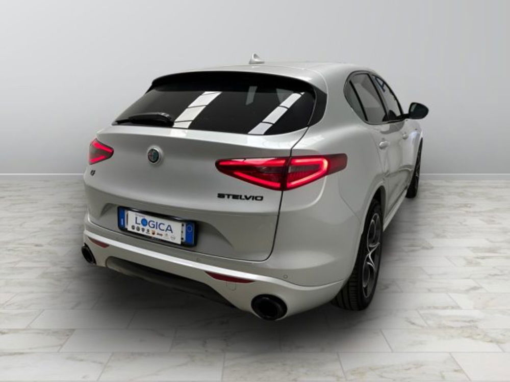 Alfa Romeo Stelvio usata a Biella (9)