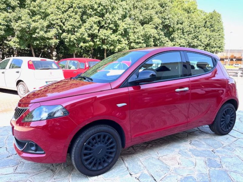 Lancia Ypsilon 1.0 FireFly 5 porte S&amp;S Hybrid Ecochic Silver  del 2022 usata a Inveruno