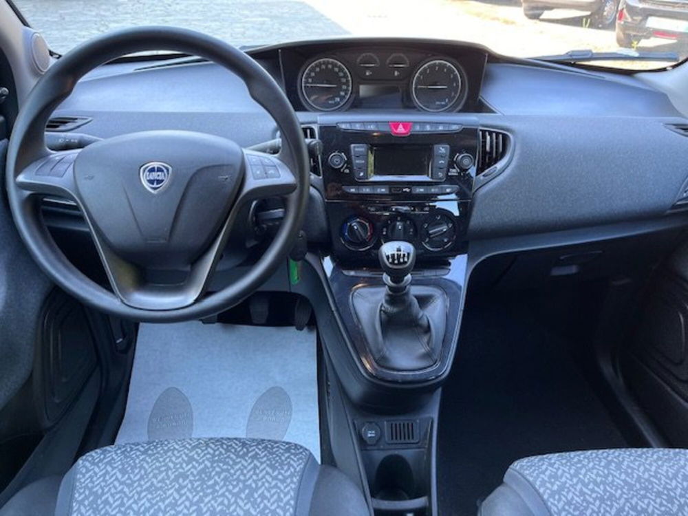 Lancia Ypsilon usata a Milano (7)