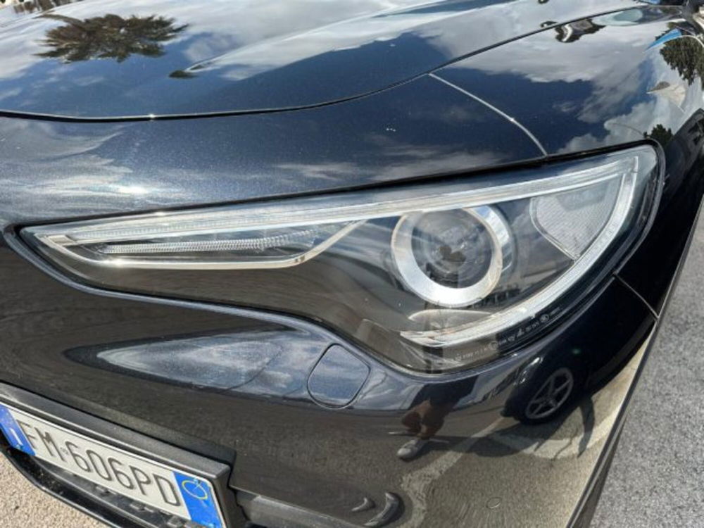 Alfa Romeo Stelvio usata a Lecce (3)