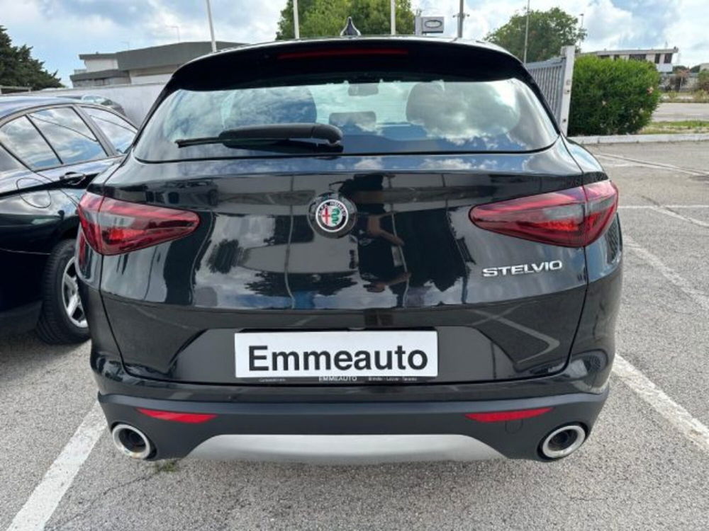 Alfa Romeo Stelvio usata a Lecce (4)