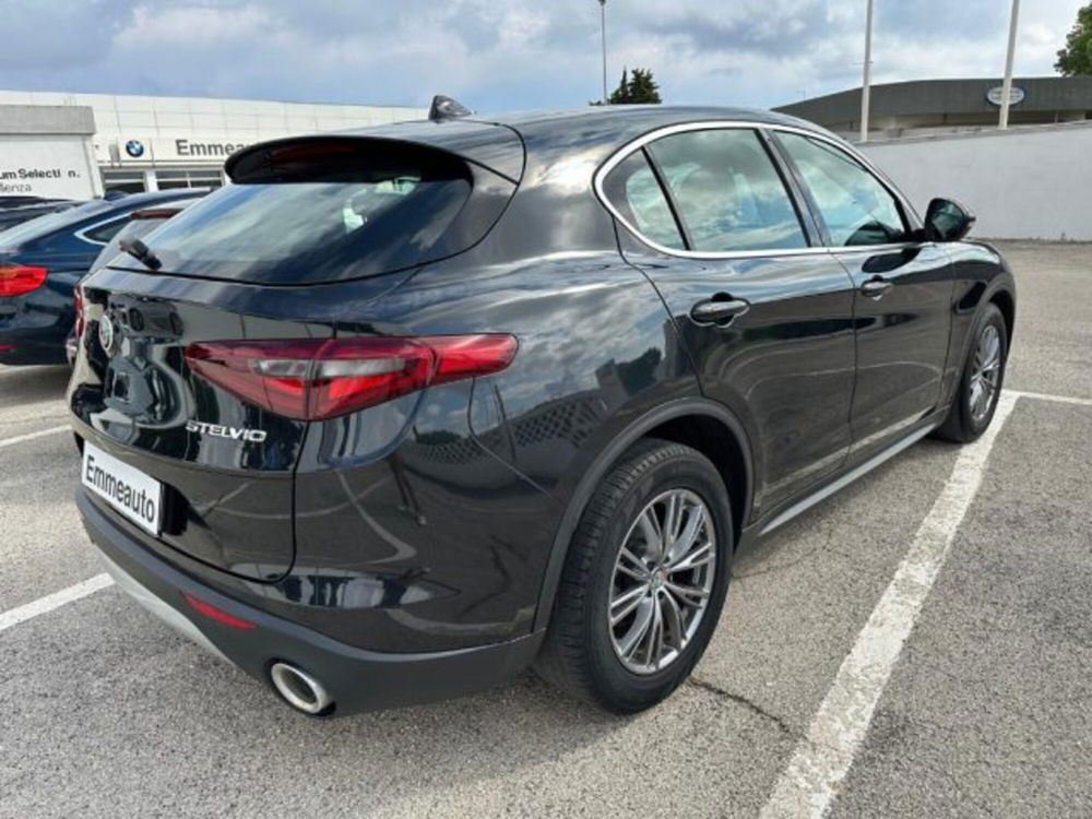 Alfa Romeo Stelvio usata a Lecce (6)