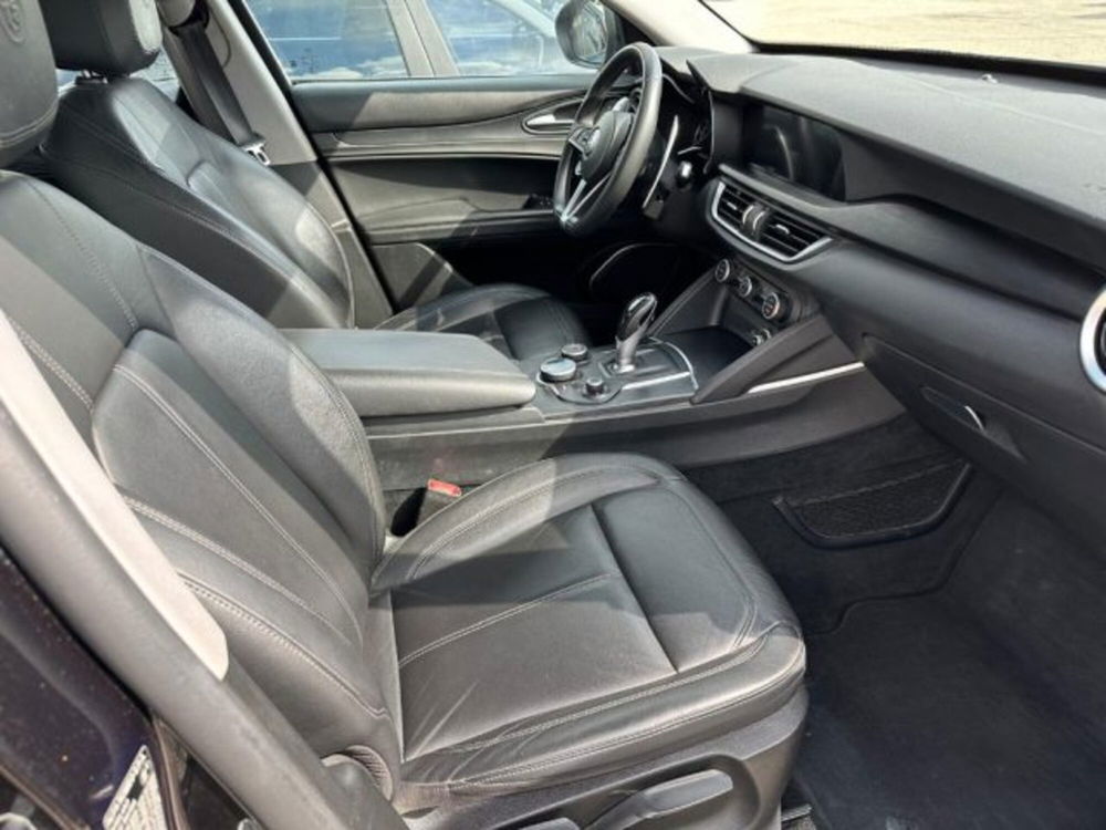 Alfa Romeo Stelvio usata a Lecce (8)